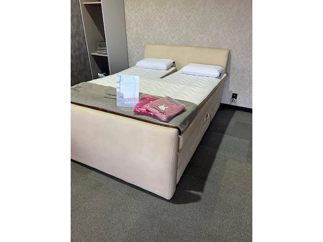 Elektrische boxspring 160x200 beige kleur - afbeelding 2 van  2