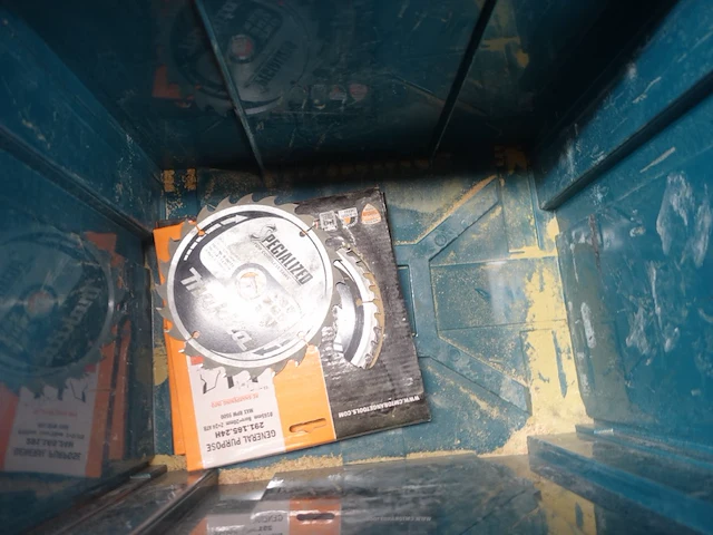 Elektrische cirkelzaag makita - afbeelding 3 van  5