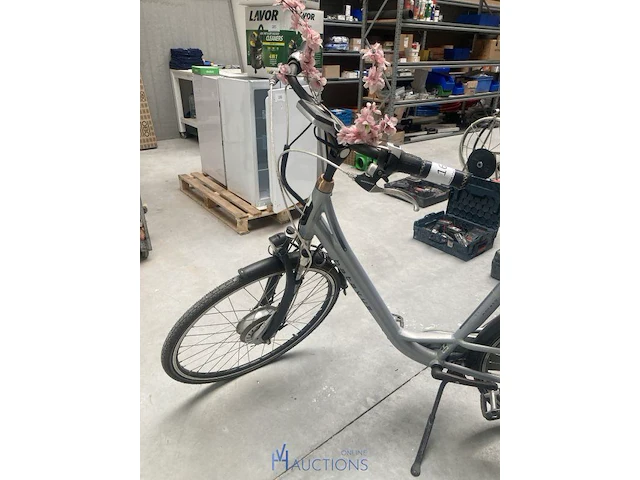 Elektrische damesfiets batavus - afbeelding 2 van  7