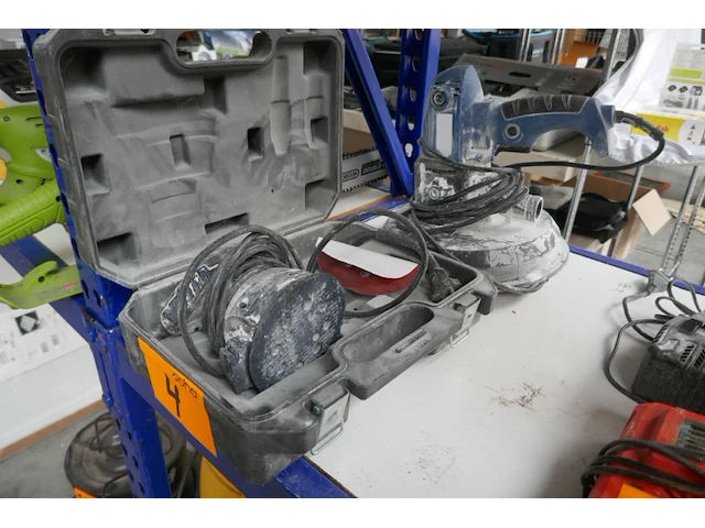 Elektrische excenterschuurmachine 2 stuks - afbeelding 1 van  4