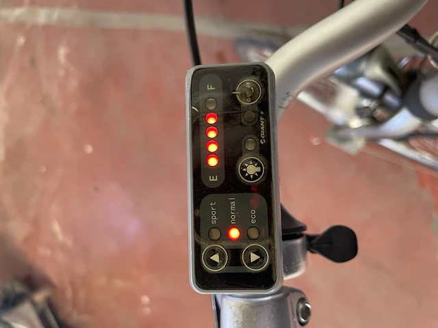 Elektrische fiets giant - afbeelding 2 van  4