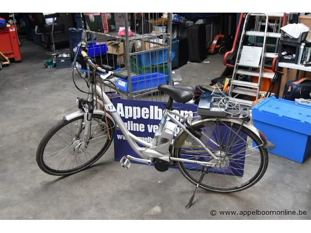 Elektrische fiets, inclusief sleutel, inclusief lader, 1811km, 702-034, werking niet gekend, ketting defect - afbeelding 1 van  6