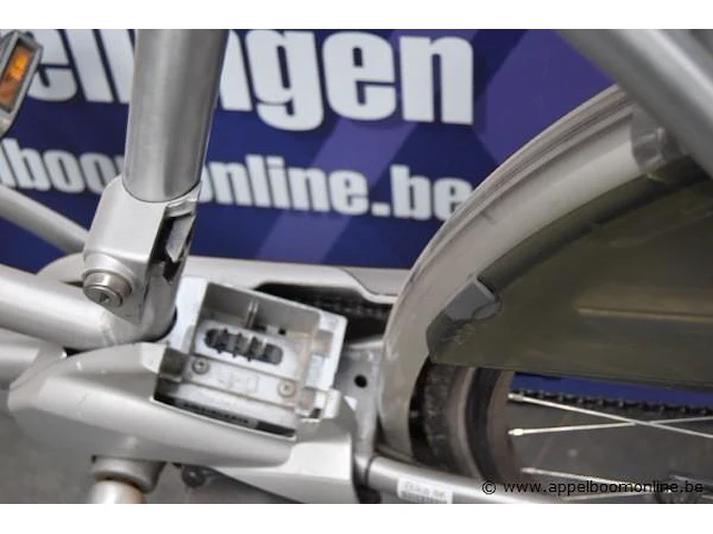 Elektrische fiets, inclusief sleutel, zonder batterij, inclusief lader, 702-051, werking niet gekend - afbeelding 3 van  6