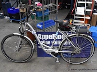 Elektrische fiets, inclusief sleutel, zonder batterij, inclusief lader, 702-053, werking niet gekend - afbeelding 1 van  6