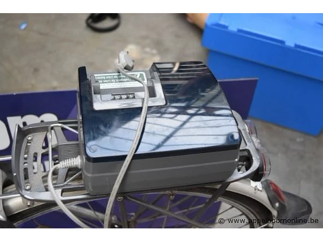 Elektrische fiets, inclusief sleutel, zonder batterij, inclusief lader, 702-053, werking niet gekend - afbeelding 5 van  6