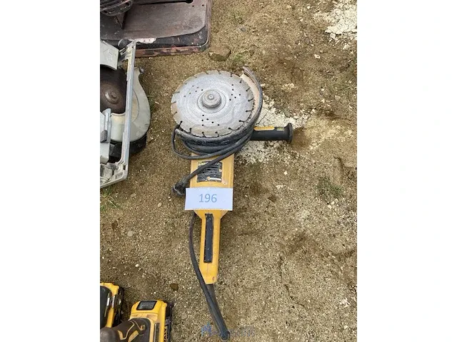 Elektrische haakse slijper dewalt - afbeelding 1 van  3