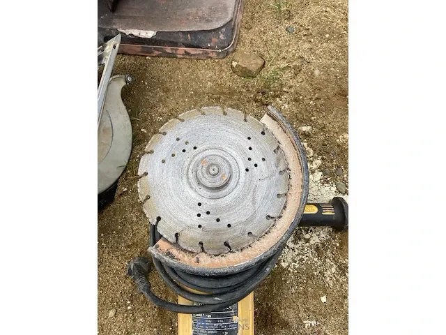 Elektrische haakse slijper dewalt - afbeelding 2 van  3
