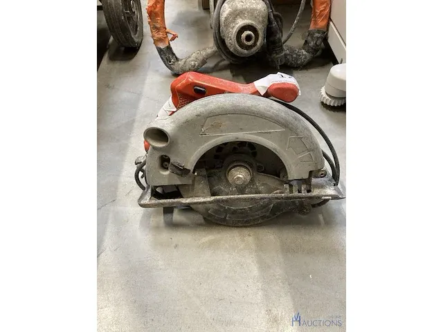 Elektrische handcirckelzaag black en decker - afbeelding 1 van  3