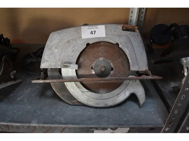Elektrische handcirkelzaag makita 5900br (19) - afbeelding 1 van  7