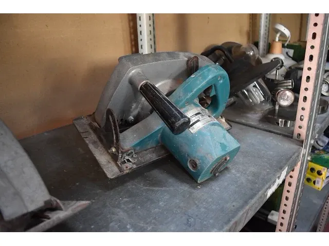 Elektrische handcirkelzaag makita 5900br (19) - afbeelding 4 van  7