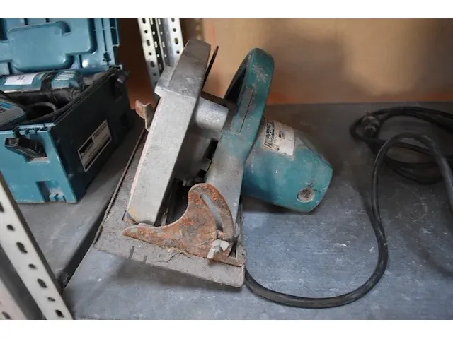 Elektrische handcirkelzaag makita 5900br (20) - afbeelding 4 van  6