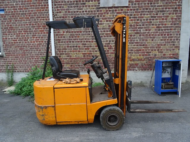 Elektrische heftruck still - afbeelding 1 van  9