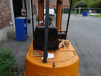 Elektrische heftruck still - afbeelding 3 van  9