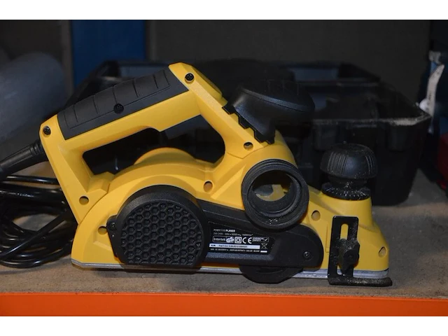 Elektrische houtschaafmachine powerplus powx1110, 2 lege gereedschapskoffers bosch - afbeelding 3 van  7