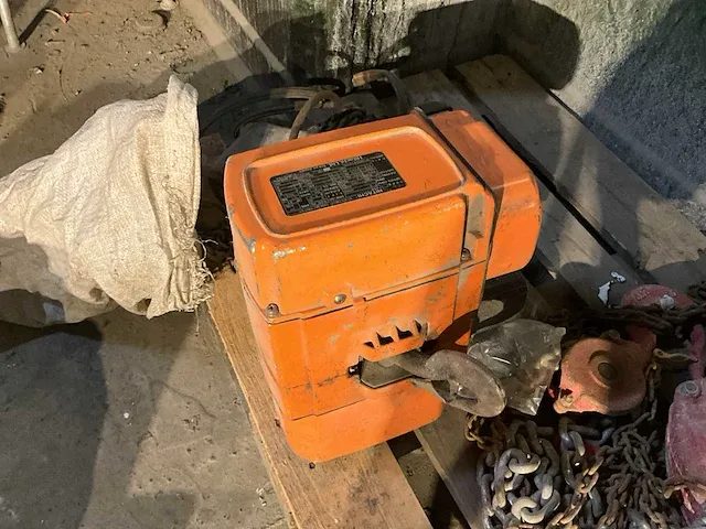 Elektrische kettingtakel hitachi max. cap. 500 kg. - afbeelding 3 van  5