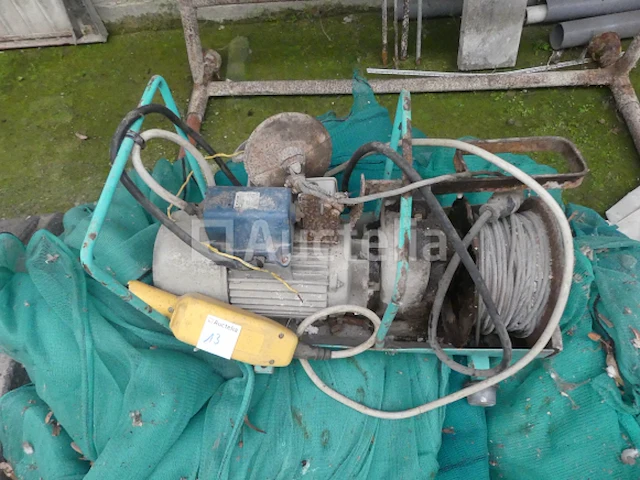 Elektrische lier met 2 imer staanders - afbeelding 8 van  9