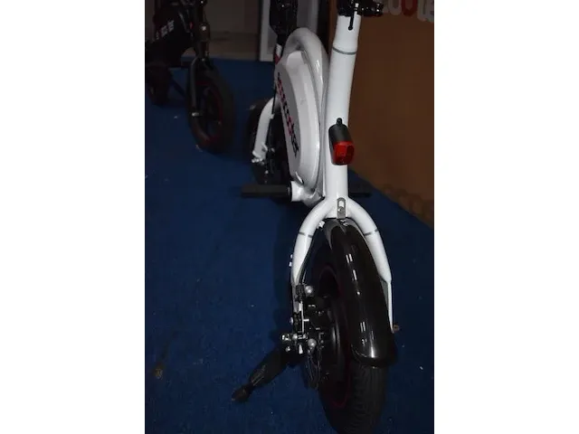 Elektrische mini-scooter wit - afbeelding 4 van  8