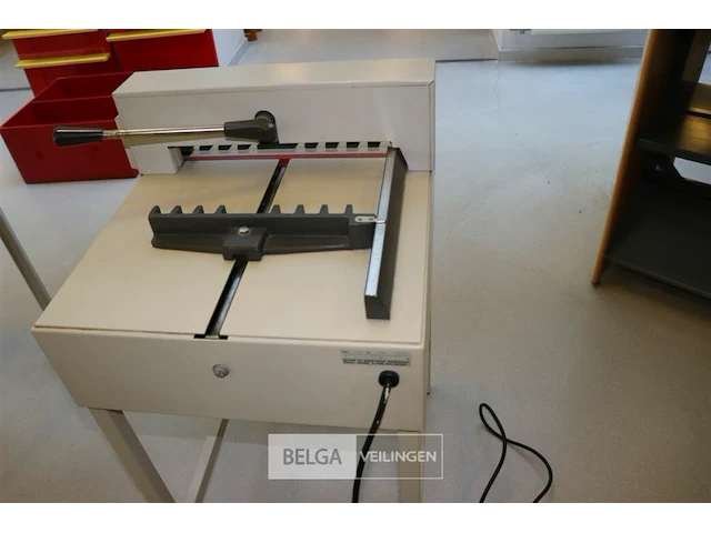 Elektrische papiersnijmachine - afbeelding 2 van  4