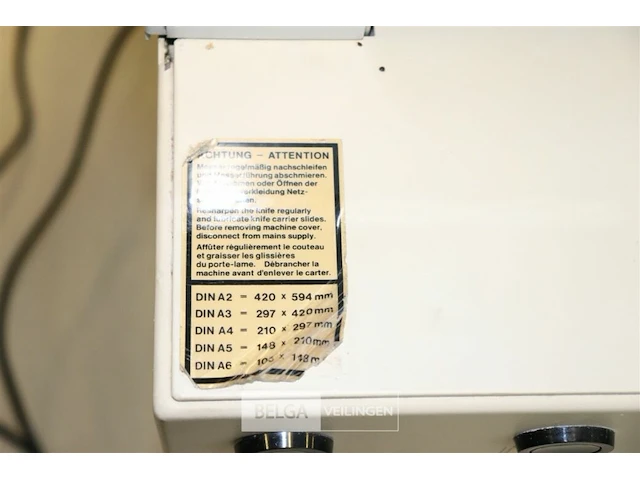 Elektrische papiersnijmachine - afbeelding 4 van  4