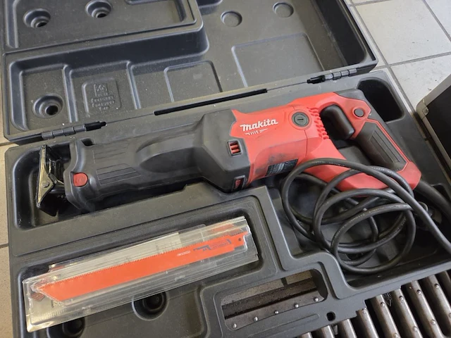 Elektrische reciprozaagmachine makita m4501 - afbeelding 2 van  7