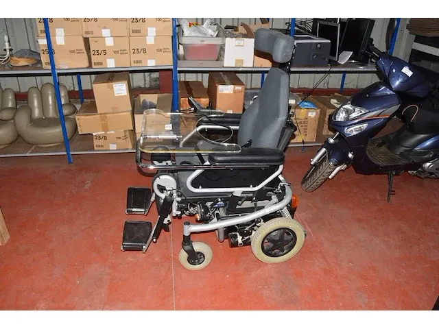 Elektrische rolstoel dynamic dx2 met lader - afbeelding 1 van  13