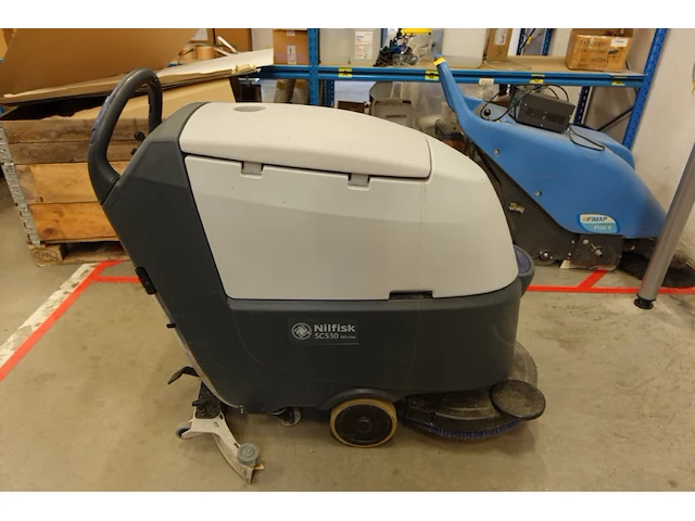 Elektrische schrobzuigmachine nilfisk - afbeelding 4 van  10