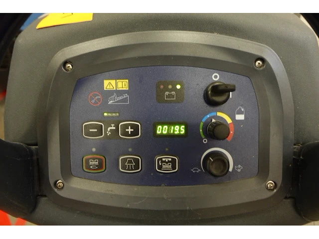 Elektrische schrobzuigmachine nilfisk - afbeelding 6 van  10