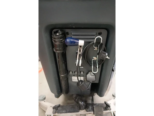 Elektrische schrobzuigmachine nilfisk - afbeelding 7 van  10