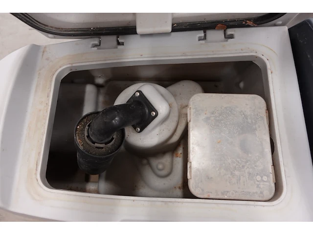 Elektrische schrobzuigmachine nilfisk - afbeelding 9 van  10