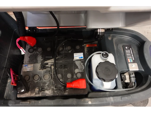 Elektrische schrobzuigmachine nilfisk - afbeelding 10 van  10