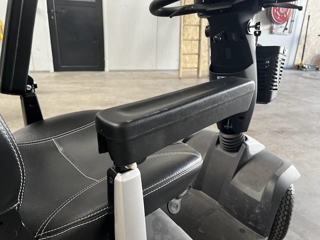 Elektrische scootmobiel invacare - afbeelding 6 van  11