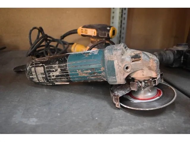 Elektrische slijpschijf makita ga5040r , rondschuurder dewalt dwe6423 (15,24) - afbeelding 4 van  8