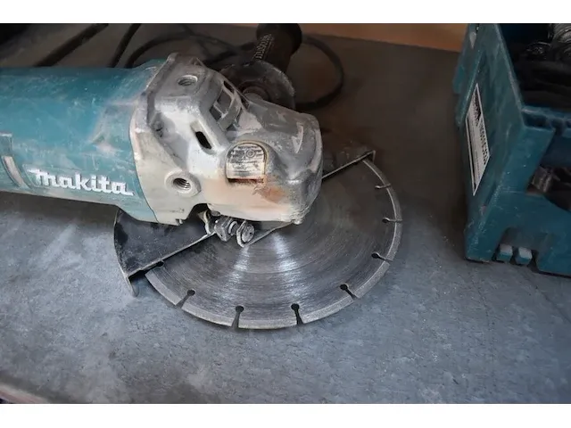 Elektrische slijpschijf makita ga9060 (8) - afbeelding 4 van  6