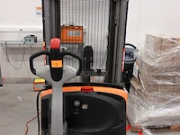 Elektrische stapelaar still