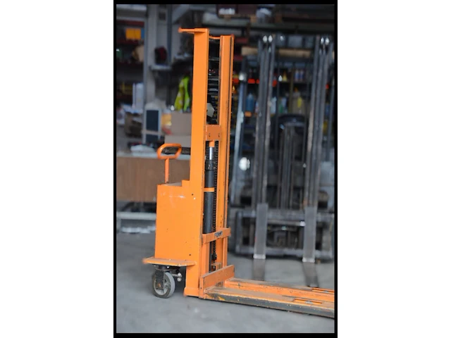 Elektrische stapelaar - afbeelding 1 van  3