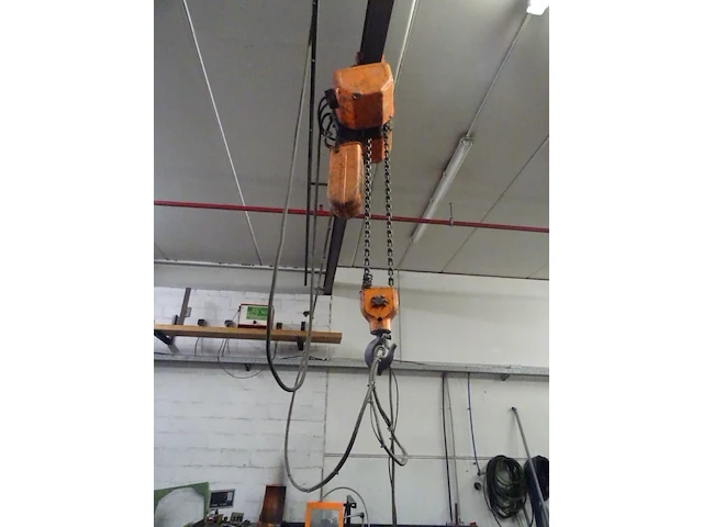 Elektrische takel hitachi - afbeelding 1 van  4