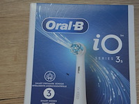 Elektrische tandenborstel braun oral b io series 3s blush pink (b435) - afbeelding 3 van  4