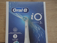 Elektrische tandenborstel braun oral b io series 3s ice blue (b435) - afbeelding 3 van  4