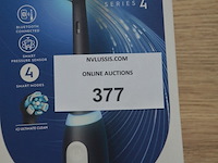 Elektrische tandenborstel braun oral b io series 4 matt black (b435) - afbeelding 2 van  4