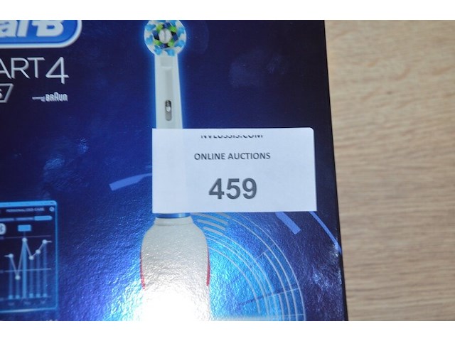 Elektrische tandenborstel braun oral b smart 4 4100 s white en braun oral b pro junior 6+ purple (b435) - afbeelding 2 van  6