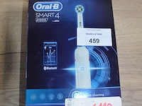 Elektrische tandenborstel braun oral b smart 4 4100 s white en braun oral b pro junior 6+ purple (b435) - afbeelding 3 van  6
