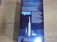 Elektrische tandenborstel braun oral b smart 4 4100 s white en braun oral b pro junior 6+ purple (b435) - afbeelding 4 van  6