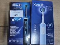 Elektrische tandenborstels braun oral b genius x midnight black en braun oral b pro vitality vapor blue (b435) - afbeelding 1 van  6