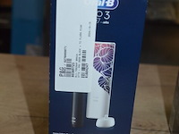 Elektrische tandenborstels braun oral b pro 3 3500 design edition black en flora pink (b435) - afbeelding 5 van  5