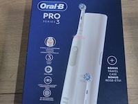 Elektrische tandenborstels braun oral b pro 3 series travel edition en braun oral b vitality 100 (b435) - afbeelding 3 van  6