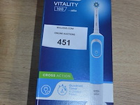 Elektrische tandenborstels braun oral b pro 3 series travel edition en braun oral b vitality 100 (b435) - afbeelding 5 van  6