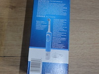 Elektrische tandenborstels braun oral b pro 3 series travel edition en braun oral b vitality 100 (b435) - afbeelding 6 van  6
