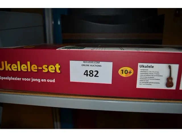 Elektrische verwarming, kleuren tv salora, 3 sigarettenmachientjes, 6 dames uurwerken, ukelele set, planningsbord - afbeelding 2 van  8
