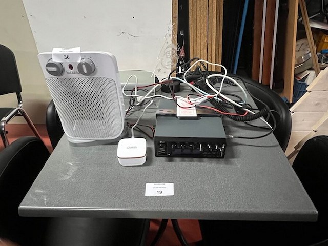 Elektrische verwarming valberg cb crt ss6900n , usb adapter, 2 houten kerstboompjes (19) - afbeelding 1 van  3