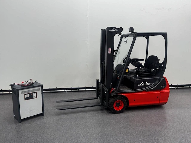 Elektrische vorkheftruck linde e16c-02 elektrisch 1600kg 4.45m 2006 - afbeelding 1 van  1